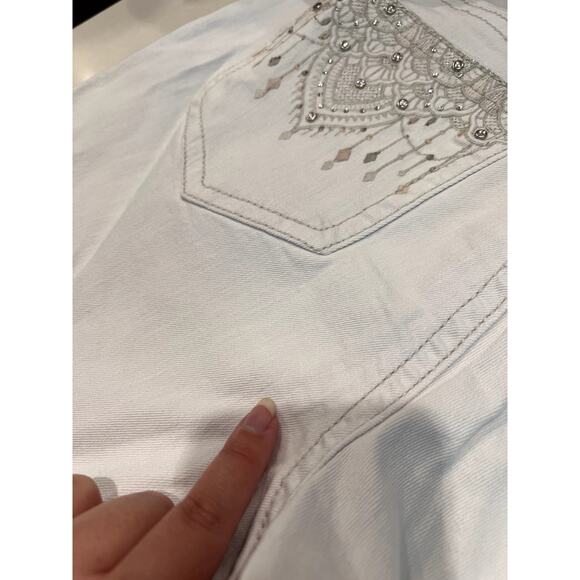 NWT Vintage Love Indigo White Jean Shorts Dream Catcher Pockets Embellished Boho - Picture 9 of 15